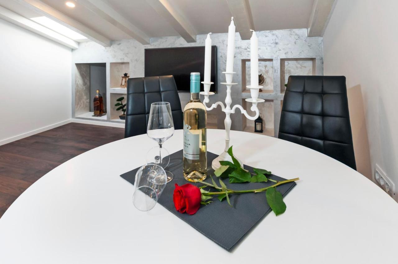 Deluxe Apartments A&A - 2 Ровінь Екстер'єр фото