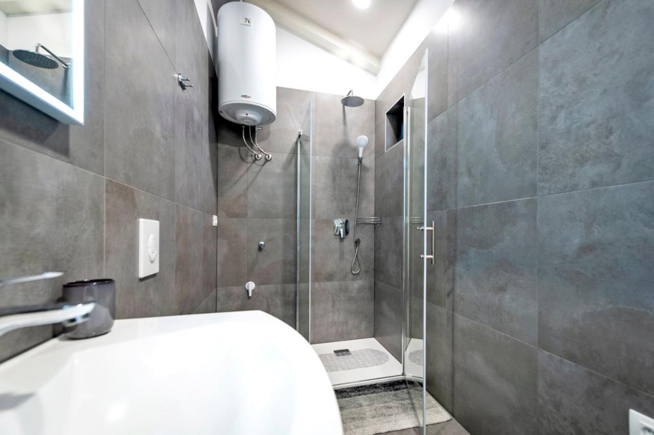 Deluxe Apartments A&A - 2 Ровінь Екстер'єр фото