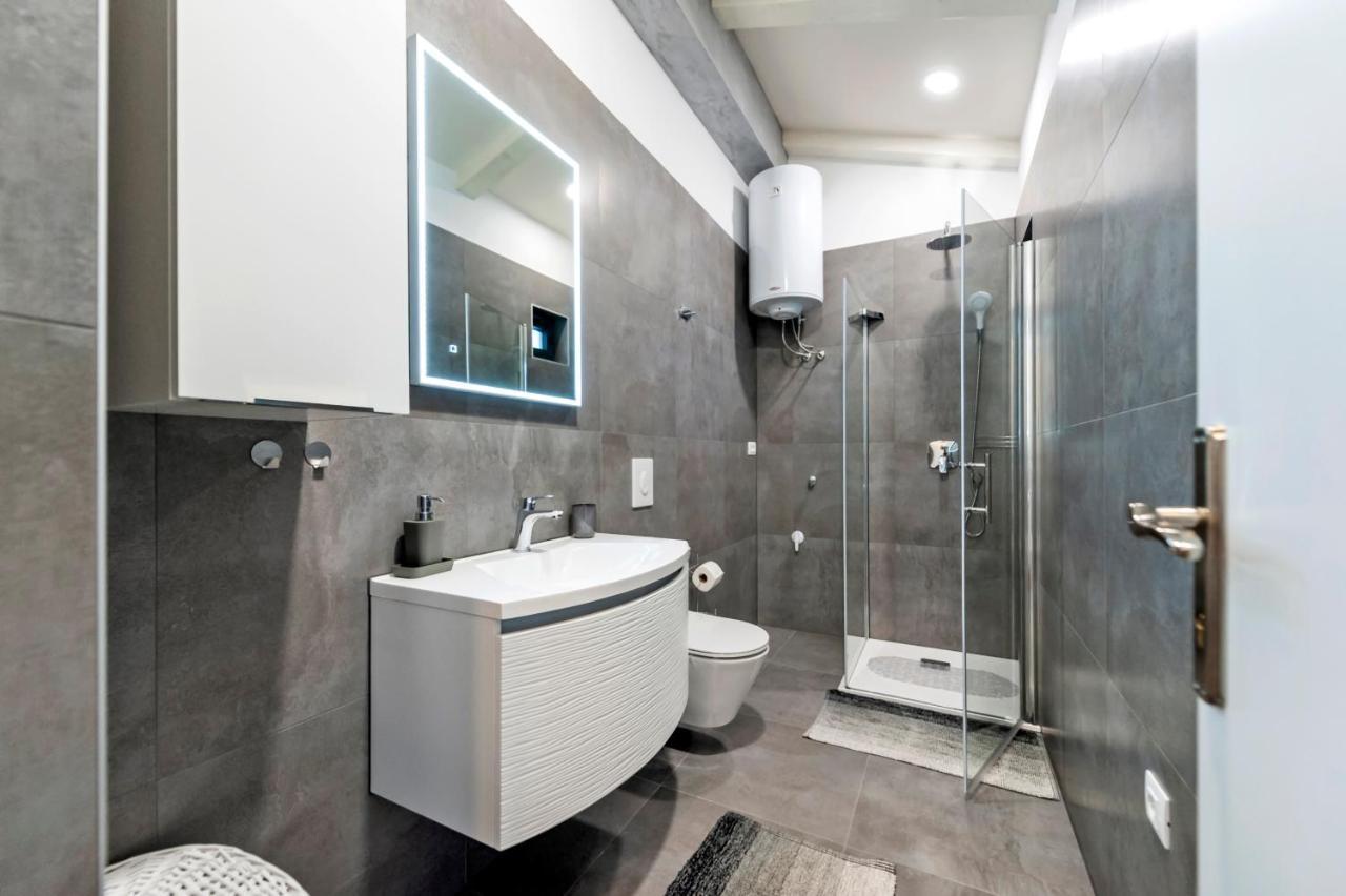 Deluxe Apartments A&A - 2 Ровінь Екстер'єр фото