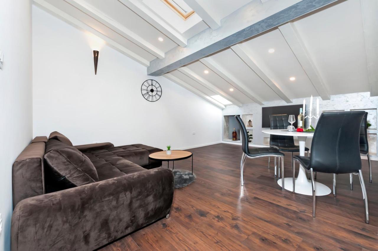Deluxe Apartments A&A - 2 Ровінь Екстер'єр фото