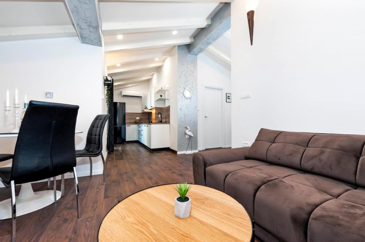 Deluxe Apartments A&A - 2 Ровінь Екстер'єр фото