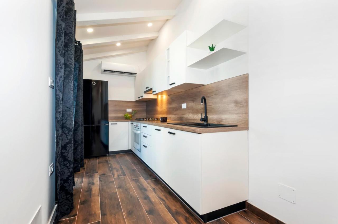 Deluxe Apartments A&A - 2 Ровінь Екстер'єр фото