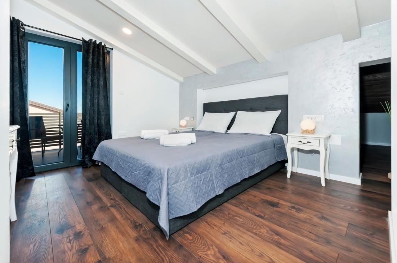Deluxe Apartments A&A - 2 Ровінь Екстер'єр фото