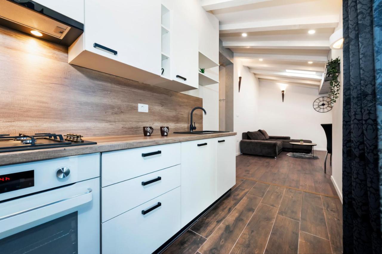 Deluxe Apartments A&A - 2 Ровінь Екстер'єр фото