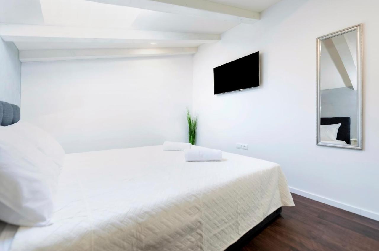 Deluxe Apartments A&A - 2 Ровінь Екстер'єр фото