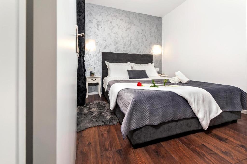 Deluxe Apartments A&A - 2 Ровінь Екстер'єр фото