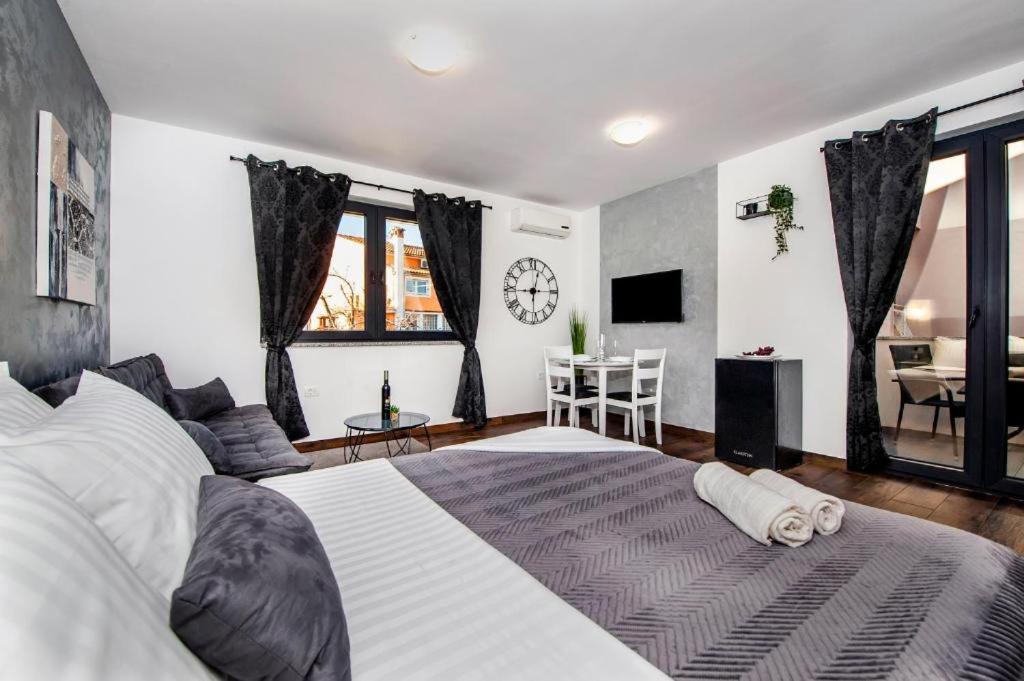 Deluxe Apartments A&A - 2 Ровінь Екстер'єр фото