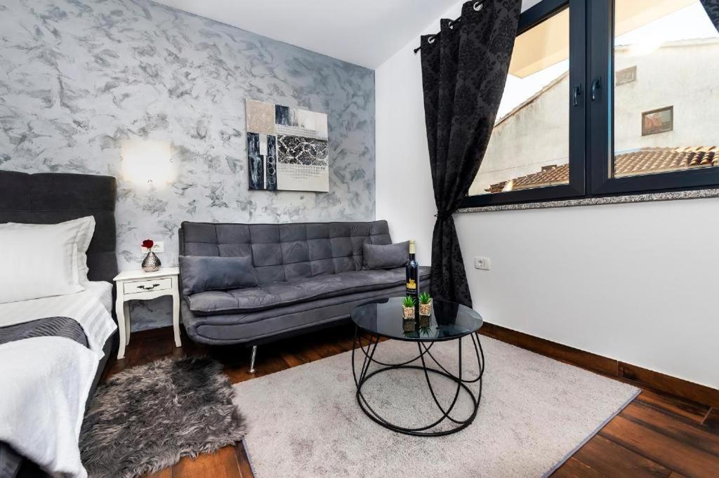 Deluxe Apartments A&A - 2 Ровінь Екстер'єр фото