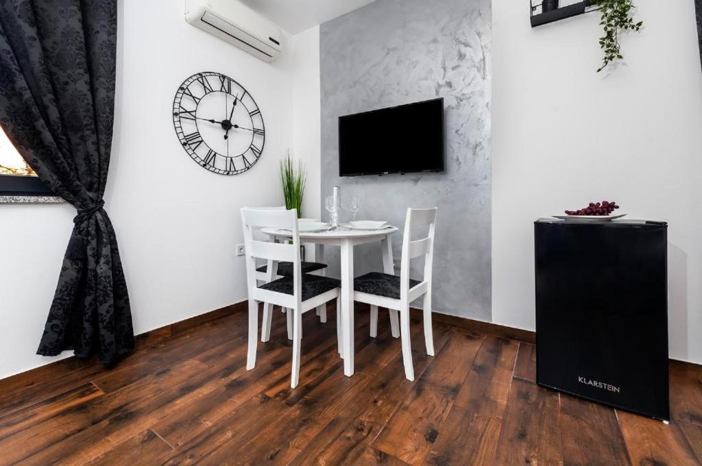 Deluxe Apartments A&A - 2 Ровінь Екстер'єр фото