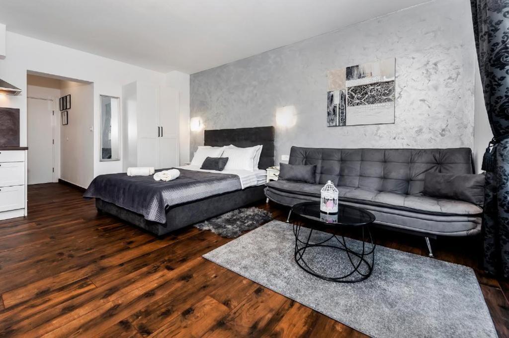 Deluxe Apartments A&A - 2 Ровінь Екстер'єр фото