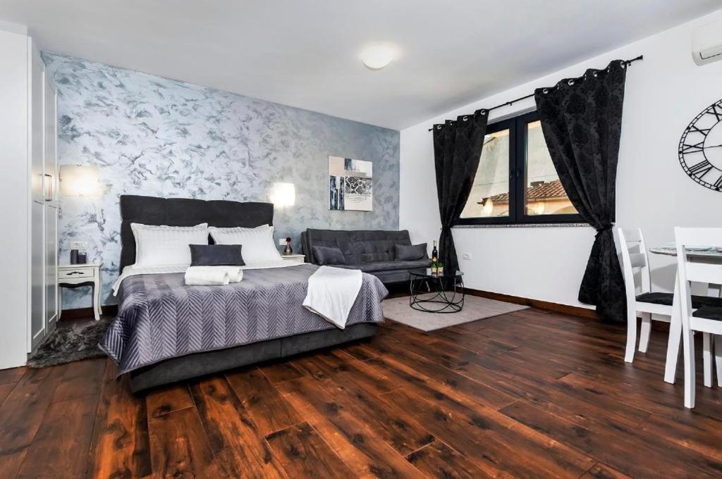 Deluxe Apartments A&A - 2 Ровінь Екстер'єр фото