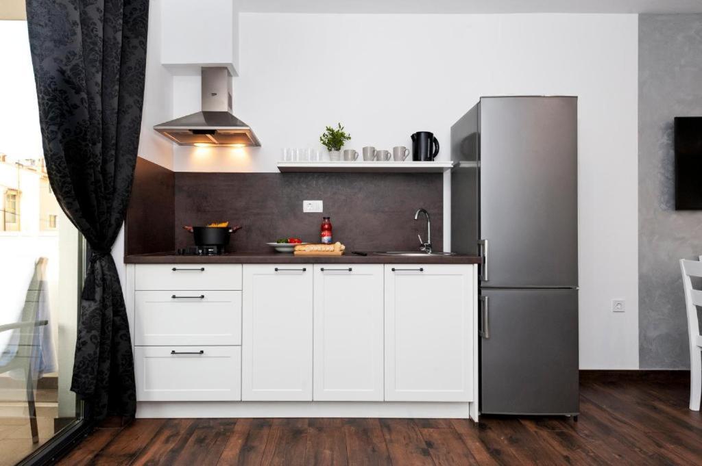 Deluxe Apartments A&A - 2 Ровінь Екстер'єр фото
