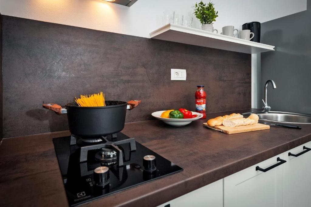 Deluxe Apartments A&A - 2 Ровінь Екстер'єр фото