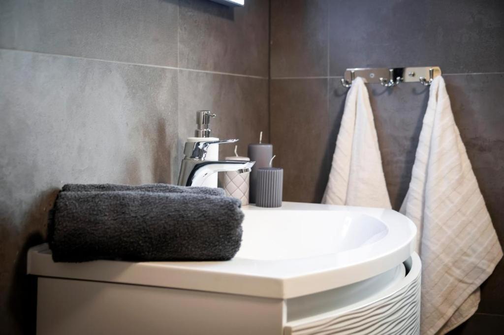 Deluxe Apartments A&A - 2 Ровінь Екстер'єр фото