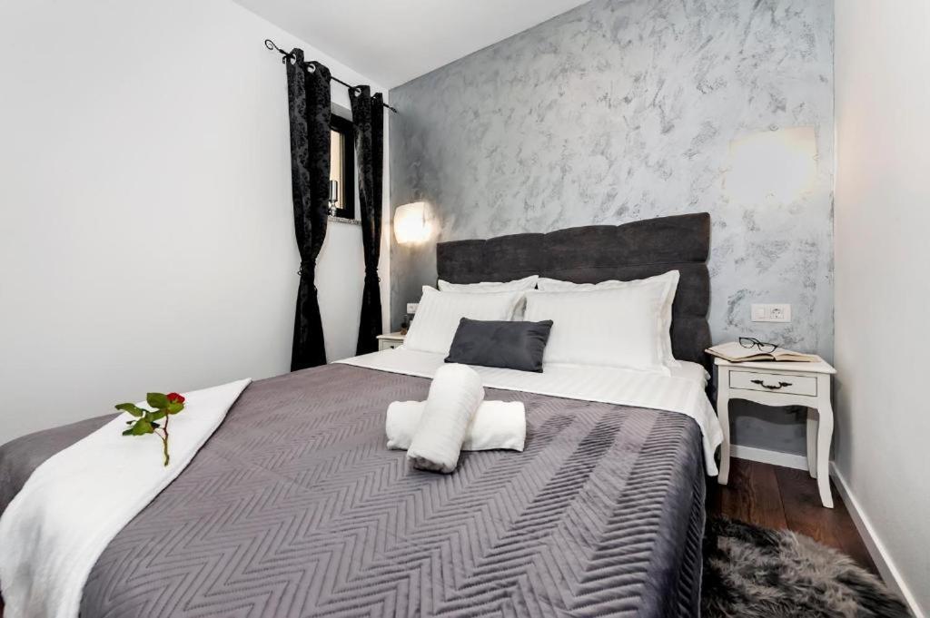 Deluxe Apartments A&A - 2 Ровінь Екстер'єр фото