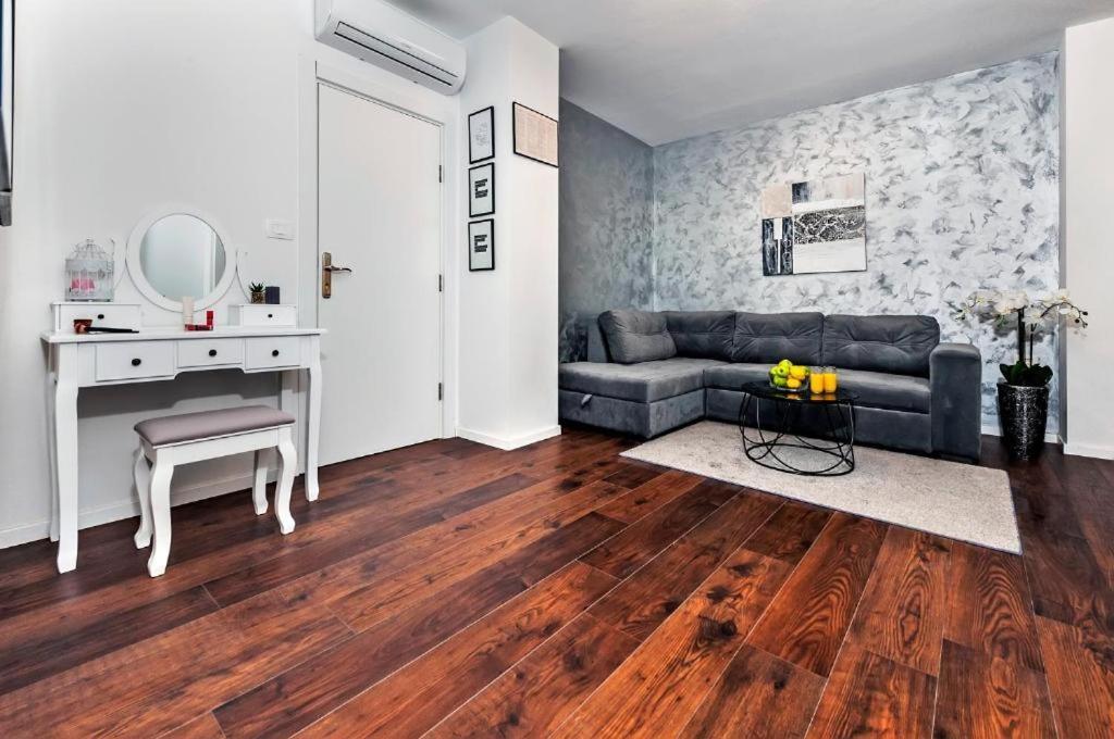 Deluxe Apartments A&A - 2 Ровінь Екстер'єр фото