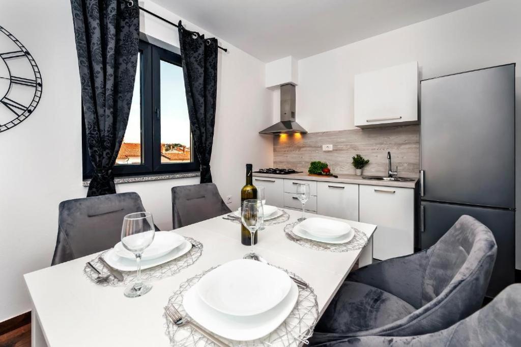 Deluxe Apartments A&A - 2 Ровінь Екстер'єр фото