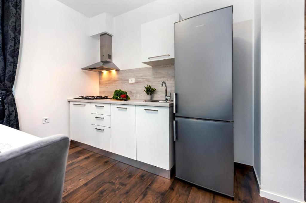 Deluxe Apartments A&A - 2 Ровінь Екстер'єр фото